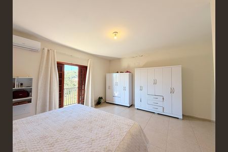 Casa à venda com 403m², 5 quartos e 3 vagasSuíte 1