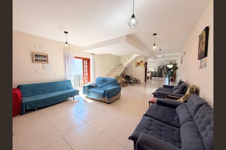 Casa à venda com 403m², 5 quartos e 3 vagasSala 