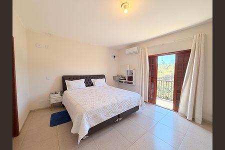 Casa à venda com 403m², 5 quartos e 3 vagasSuíte 1