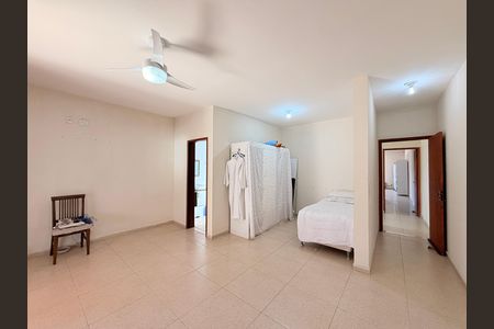 Casa à venda com 403m², 5 quartos e 3 vagasSuíte 2