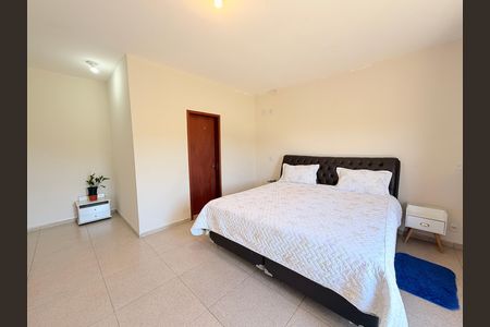 Casa à venda com 403m², 5 quartos e 3 vagasSuíte 1
