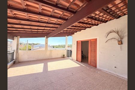 Casa à venda com 403m², 5 quartos e 3 vagasSuíte 2 - Varanda