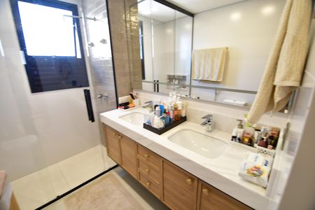 Apartamento à venda com 170m², 3 quartos e 3 vagasBanheiro Suíte