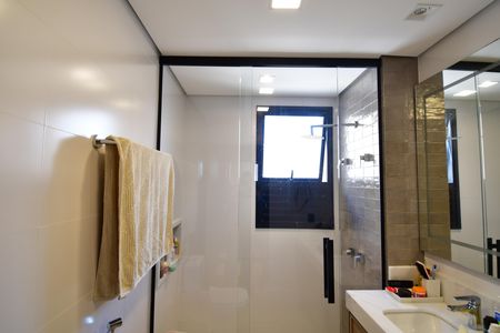 Banheiro Suíte de apartamento à venda com 3 quartos, 170m² em Cambuí, Campinas