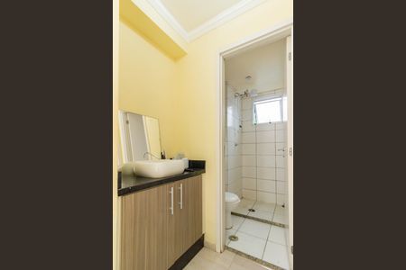Apartamento à venda com 42m², 2 quartos e sem vaga Apartamento à venda com 42m², 2 quartos e sem vagaCorredor Entrada Banheiro