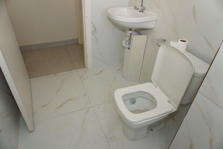 Banheiro de apartamento para alugar com 2 quartos, 46m² em Jardim Vitória, Embu das Artes