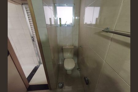 Banheiro de casa de condomínio para alugar com 2 quartos, 50m² em Engenho de Dentro, Rio de Janeiro