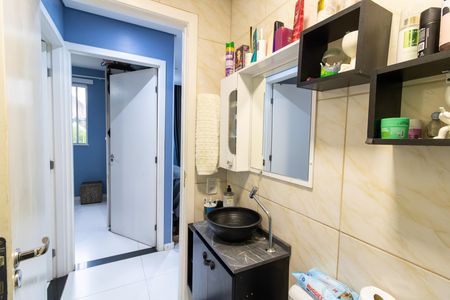 Banheiro de apartamento à venda com 2 quartos, 48m² em Cavalhada, Porto Alegre