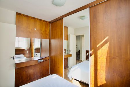 Quarto 2 de apartamento para alugar com 2 quartos, 52m² em Bernardo Monteiro, Contagem