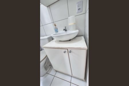 Banheiro  de apartamento à venda com 3 quartos, 52m² em Parada de Lucas, Rio de Janeiro