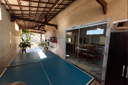 Varanda de casa para alugar com 3 quartos, 170m² em Jardim Bandeirantes, Contagem
