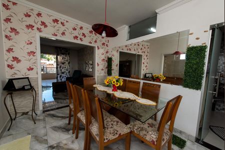 Casa para alugar com 170m², 3 quartos e 2 vagas Casa para alugar com 170m², 3 quartos e 2 vagasCopa
