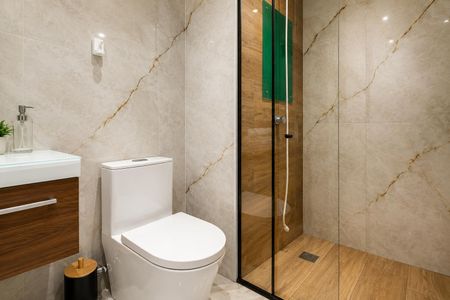 Banheiro de apartamento à venda com 2 quartos, 46m² em Parque Savoy City, São Paulo