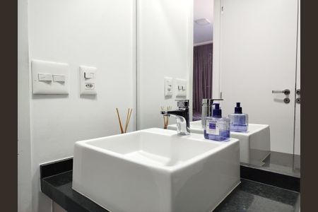 Studio para alugar com 37m², 1 quarto e 1 vaga Studio para alugar com 37m², 1 quarto e 1 vagaBanheiro