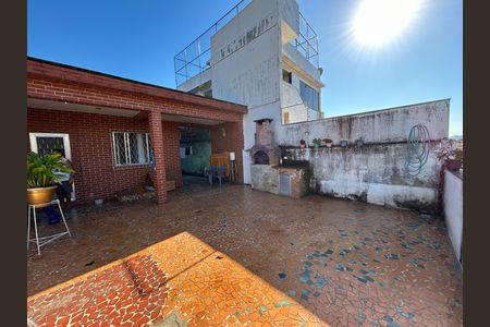 Casa à venda com 500m², 2 quartos e 1 vagaQuintal