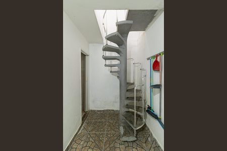 Casa para alugar com 68m², 2 quartos e 1 vaga Casa para alugar com 68m², 2 quartos e 1 vagaEscada