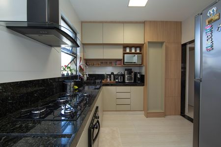 Apartamento à venda com 93m², 3 quartos e 2 vagas Apartamento à venda com 93m², 3 quartos e 2 vagasCOZINHA