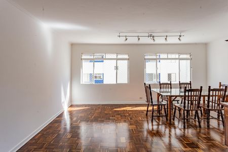 Apartamento à venda com 83m², 2 quartos e 1 vaga Apartamento à venda com 83m², 2 quartos e 1 vagaSala