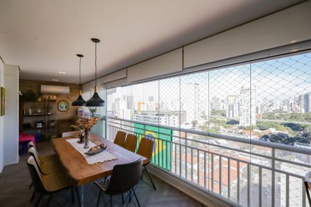 Apartamento à venda com 154m², 3 quartos e 3 vagas Apartamento à venda com 154m², 3 quartos e 3 vagasVaranda