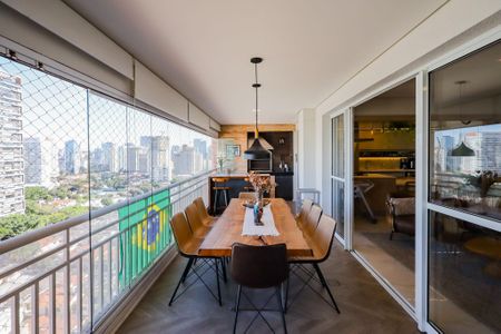 Apartamento à venda com 154m², 3 quartos e 3 vagas Apartamento à venda com 154m², 3 quartos e 3 vagasVaranda