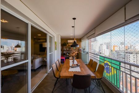Apartamento à venda com 154m², 3 quartos e 3 vagas Apartamento à venda com 154m², 3 quartos e 3 vagasVaranda