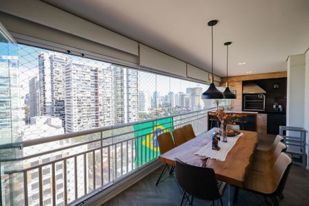 Apartamento à venda com 154m², 3 quartos e 3 vagas Apartamento à venda com 154m², 3 quartos e 3 vagasVaranda