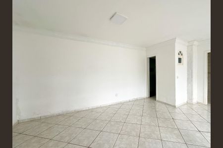 Casa para alugar com 200m², 3 quartos e 2 vagasSala