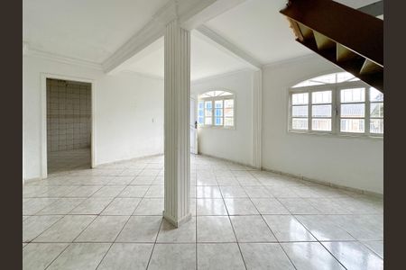 Casa para alugar com 200m², 3 quartos e 2 vagasSala