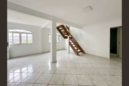 Casa para alugar com 200m², 3 quartos e 2 vagasSala