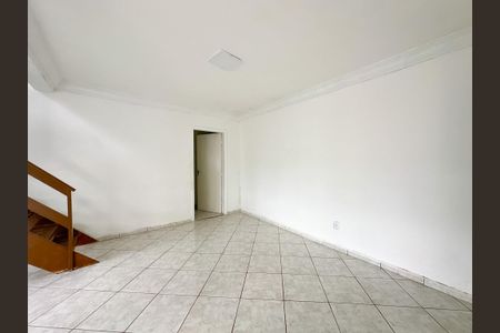 Casa para alugar com 200m², 3 quartos e 2 vagasSala