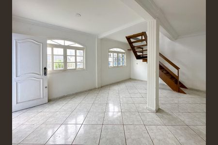 Casa para alugar com 200m², 3 quartos e 2 vagasSala