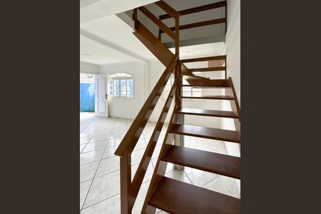 Escada de casa para alugar com 3 quartos, 200m² em Barreiros, São José