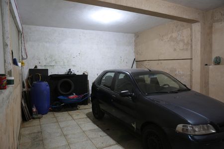 Garagem de casa para alugar com 3 quartos, 320m² em Bonsucesso, Contagem