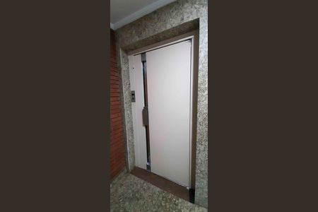 Apartamento à venda com 68m², 2 quartos e 1 vaga Apartamento à venda com 68m², 2 quartos e 1 vagaElevador