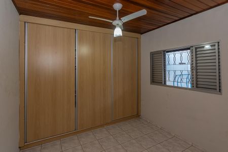 Casa à venda com 162m², 5 quartos e 3 vagasQuarto/Edicula Fundos 