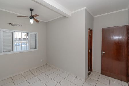 Casa à venda com 162m², 5 quartos e 3 vagasSuite 