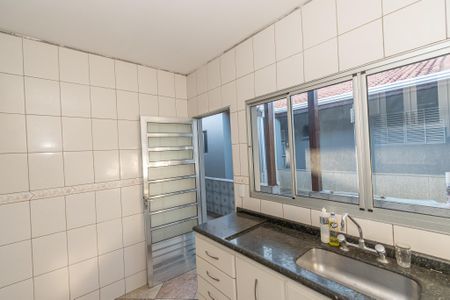Casa à venda com 162m², 5 quartos e 3 vagasCozinha 