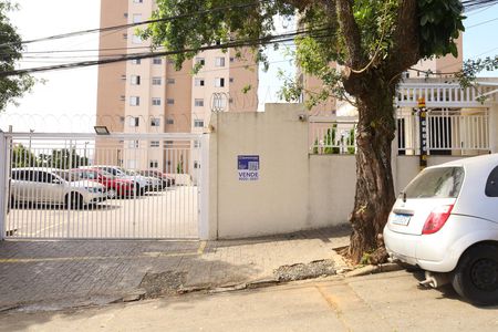 Apartamento à venda com 52m², 2 quartos e 1 vagaPlaca grande instalada na fachada do condomínio, dia 04.07.2026 - Código da placa: XDLJ-112