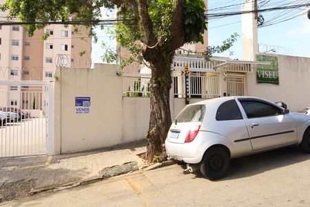 Apartamento à venda com 52m², 2 quartos e 1 vagaPlaca grande instalada na fachada do condomínio, dia 04.07.2026 - Código da placa: XDLJ-112