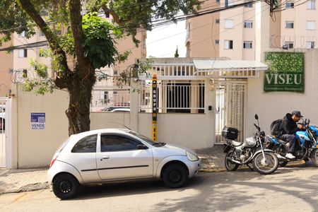 Apartamento à venda com 52m², 2 quartos e 1 vagaPlaca grande instalada na fachada do condomínio, dia 04.07.2026 - Código da placa: XDLJ-112