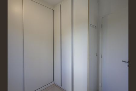 Closet da suíte de apartamento para alugar com 2 quartos, 64m² em Vila Andrade, São Paulo