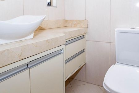 Apartamento à venda com 59m², 2 quartos e 1 vaga Apartamento à venda com 59m², 2 quartos e 1 vagaBanheiro
