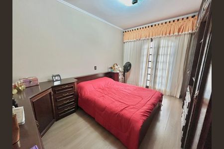 Casa à venda com 166m², 3 quartos e 3 vagas