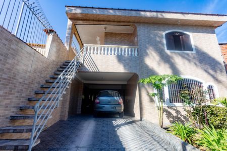 Fachada  de casa à venda com 8 quartos, 360m² em Jardim Bandeirantes, Diadema