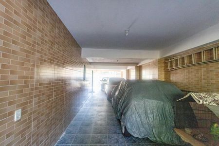 Garagem  de casa à venda com 8 quartos, 360m² em Jardim Bandeirantes, Diadema