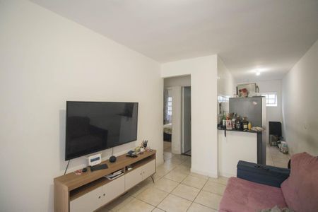 Sala de casa de condomínio para alugar com 2 quartos, 56m² em Colubandê, São Gonçalo