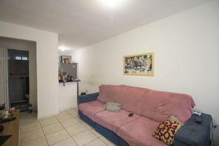 Sala de casa de condomínio para alugar com 2 quartos, 56m² em Colubandê, São Gonçalo