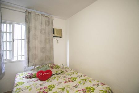 Quarto 1 de casa de condomínio para alugar com 2 quartos, 56m² em Colubandê, São Gonçalo