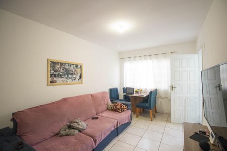 Sala de casa de condomínio para alugar com 2 quartos, 56m² em Colubandê, São Gonçalo