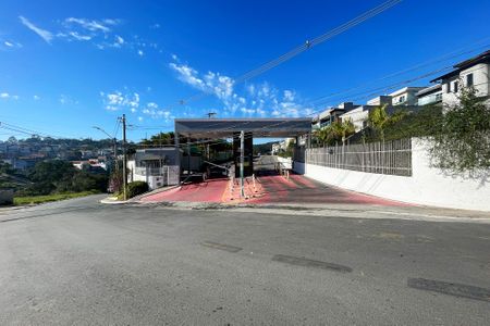 Casa de condomínio para alugar com 120m², 3 quartos e 2 vagas Casa de condomínio para alugar com 120m², 3 quartos e 2 vagasFachada Condomínio